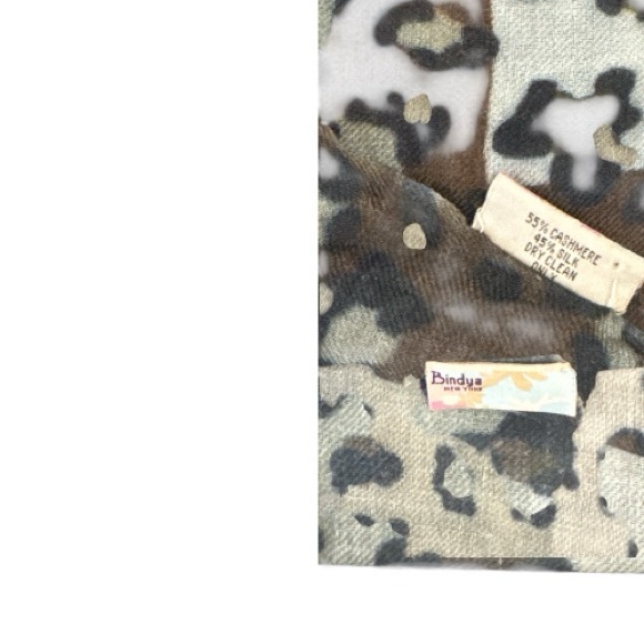 Leopard Print cashmere and silk Scarf - Brown and Black - Picture 3 of 3